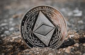 比特币为何在美中贸易摩擦影响下徘徊于8万美元附近？市场情绪有哪些变化？