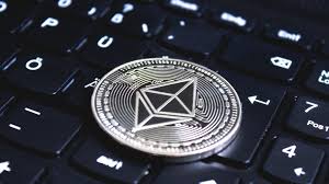 比特币为何创历史新高并维持在10.97万美元？2025加密货币峰会将带来哪些影响？