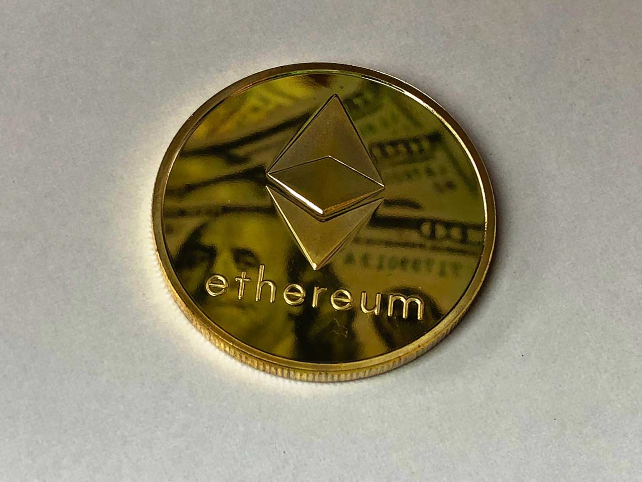 日报：东方财富哈富证券获港证监会批虚拟资产交易，Robinhood推ETH和SOL质押服务，投资者该如何把握？